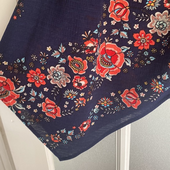 Top - Picture 2 of 3